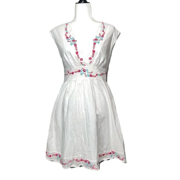 guess Jeans Floral Embroidered Dress - Picture 1 of 11